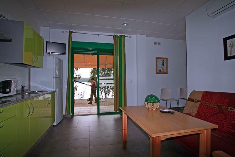 Apartamentos Villa Vacacional Castuera Bagian luar foto