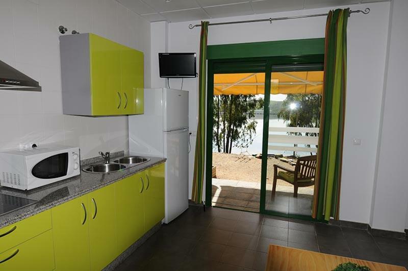 Apartamentos Villa Vacacional Castuera Bagian luar foto