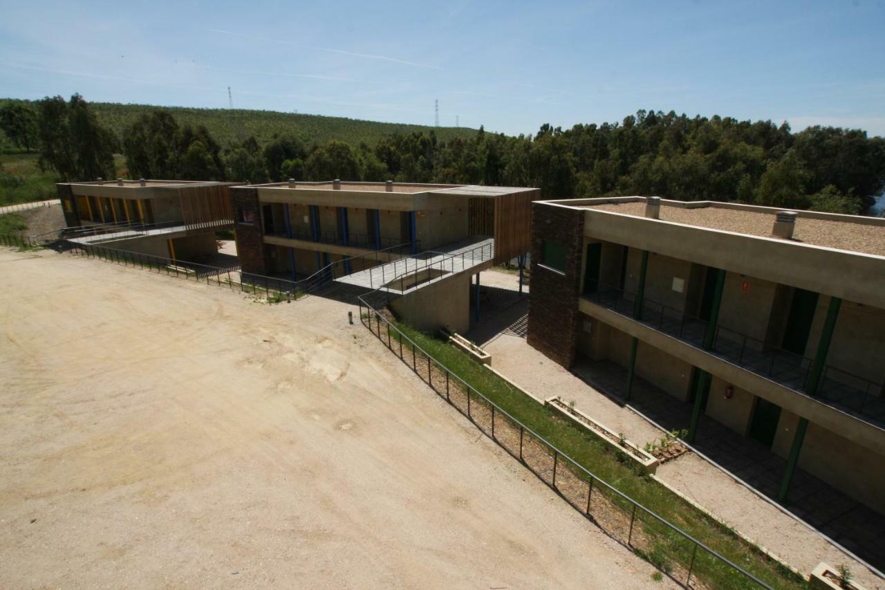 Apartamentos Villa Vacacional Castuera Bagian luar foto